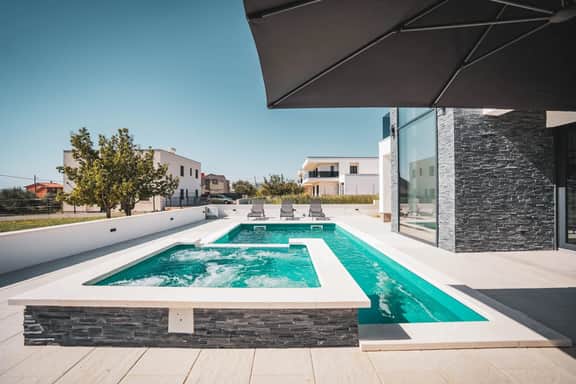 Villa Just be Happy by Trawelltopia | (Whirl-) Pool, WiFi